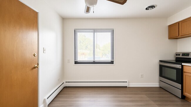 Building Photo - 6458 N Ridge Blvd