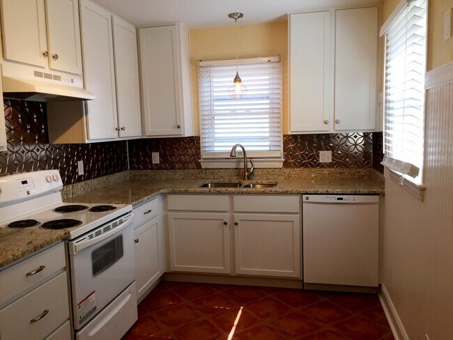 Foto del edificio - Beautifully Remodeled 3BR Home with Update...