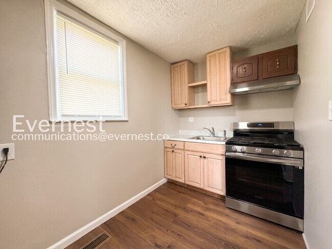 Foto del edificio - 1049 E Patapsco Ave