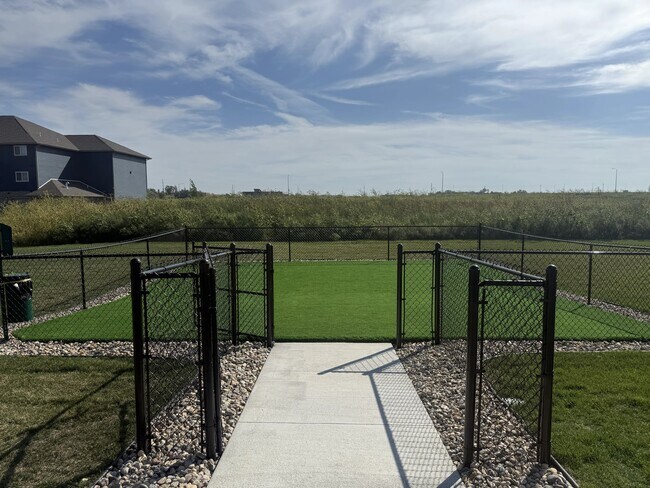 Dog Park - Pinnacle Townhomes