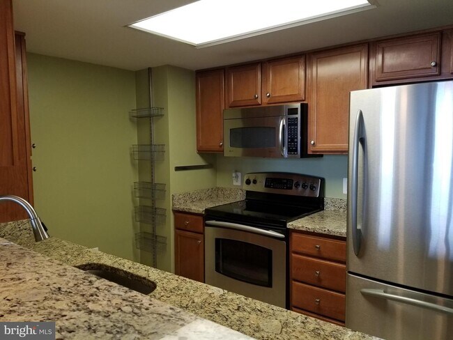 Foto del edificio - 11800 Sunset Hills Rd