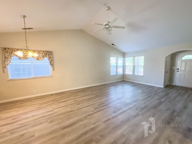 Foto del edificio - 3 Bedroom, 2 Bath Chico Home!