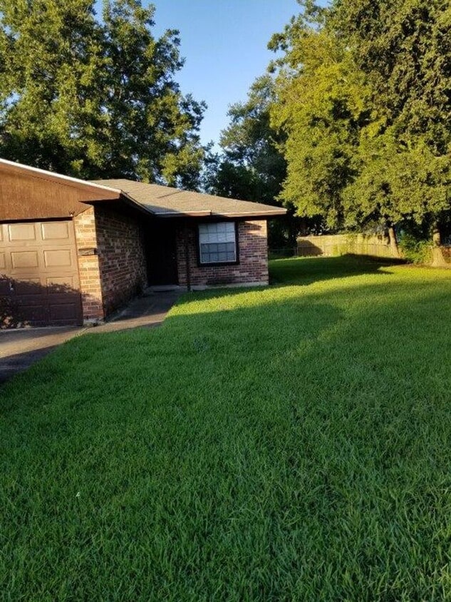 Primary Photo - 320-322 N 6th Street