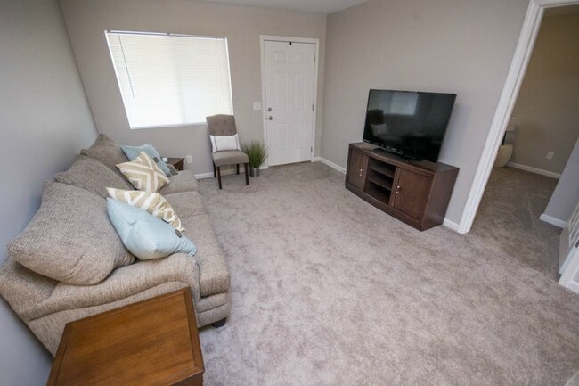 Building Photo - Updated 2 Bedroom Rental (Duplex)- $1100/Month