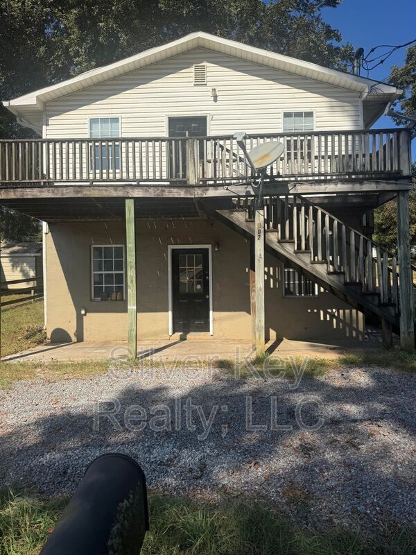 Building Photo - 702 Eastanallee Ave