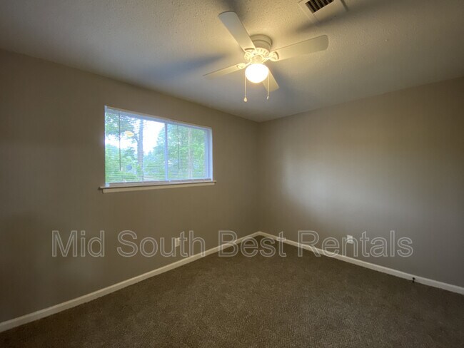 Foto del edificio - 2423 Dwight Rd