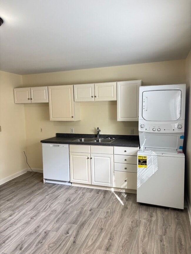 Building Photo - 402 S Dodson Dr