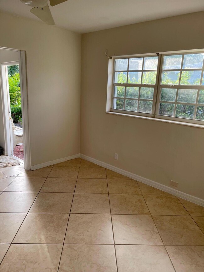 Foto del edificio - 2300 NE 5th Ave