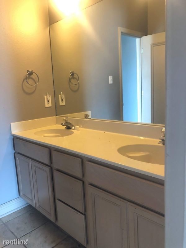 Foto principal - 319 N Mesquite St