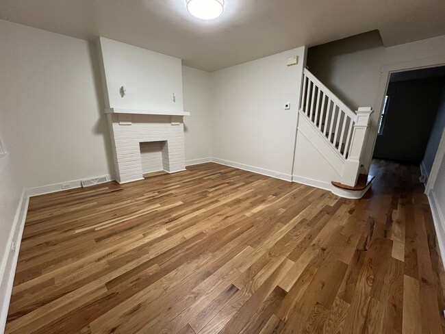 Foto del edificio - Available August 1, 2026; Lease will end July 27,  2027