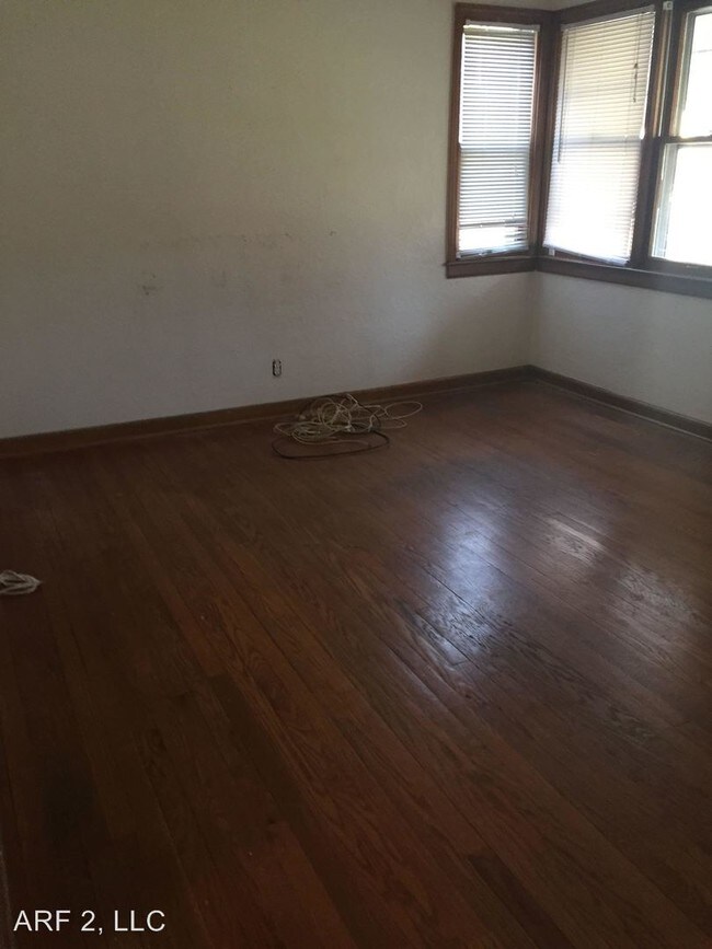 Building Photo - 2 br, 1 bath House - 9801 E 69th Street
