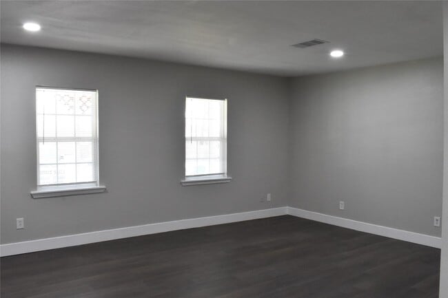 Foto del edificio - 8113 Bigwood St