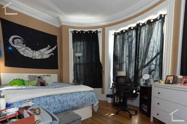 Building Photo - 8 Bay State Rd