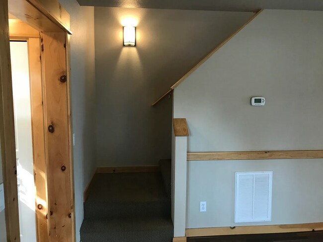 Building Photo - 312 NE 4th St