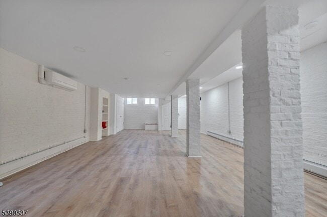 Building Photo - 13 2nd Ave