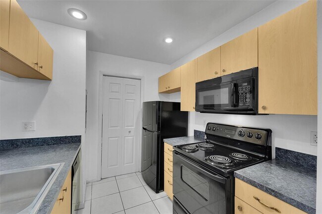 Foto del edificio - 2698 N Nob Hill Rd