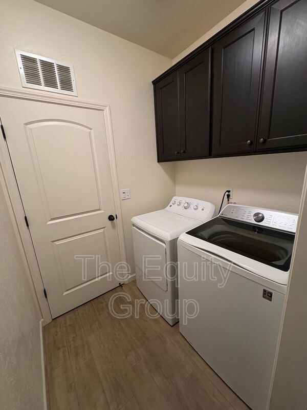 Foto del edificio - 3212 N Noyes Ct