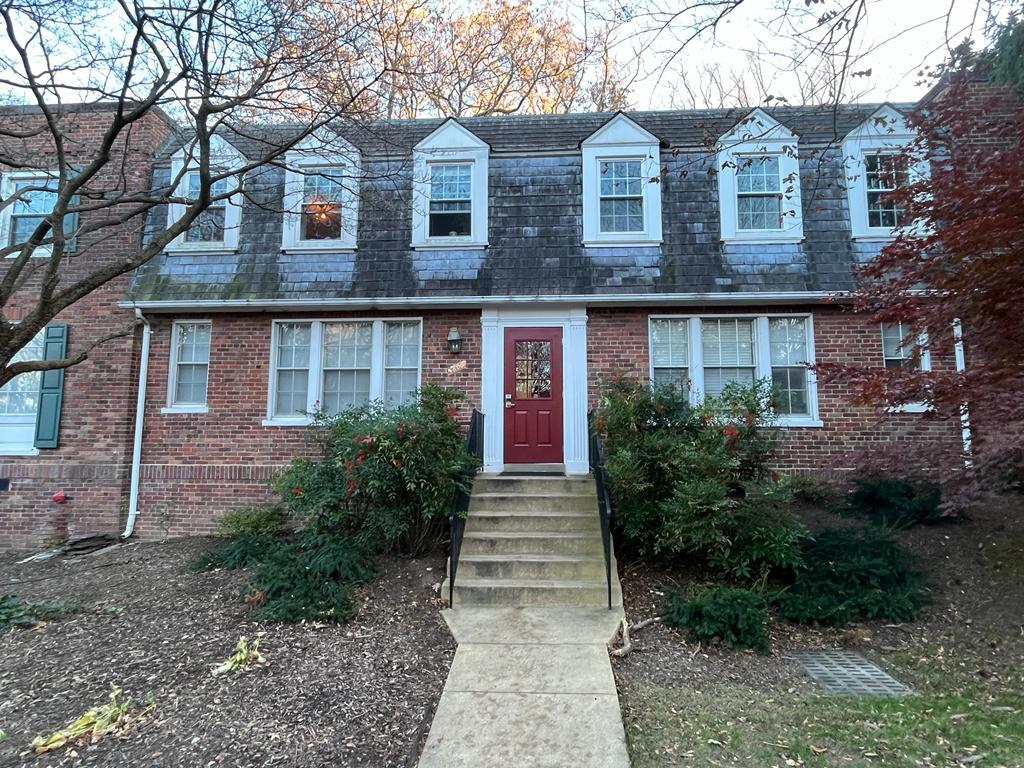 Colonial village - 1806 Key Blvd