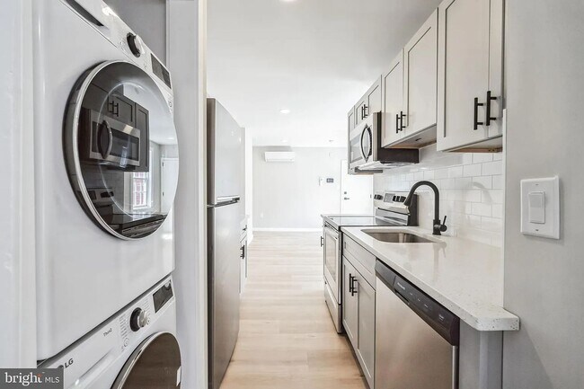 Foto del edificio - 1 bed 1 bath in the heart of fairmount 8/1