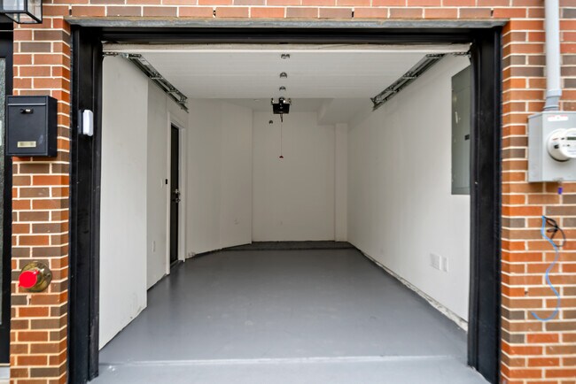 Garage - 2104 Annin St