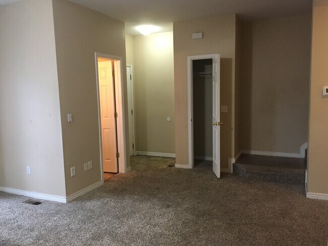 Living Room with Entry - 2002 Legacy Ridge Vw