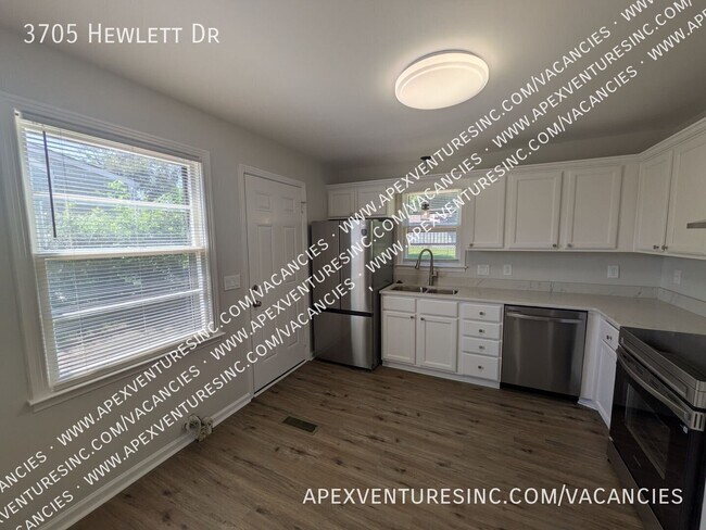 Foto del edificio - 3705 Hewlett Dr