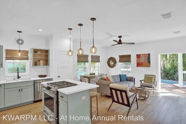 Building Photo - 3 br, 3 bath House - 1621 Sunshine