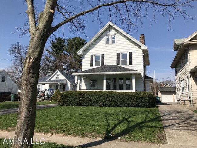 Building Photo - 3 br, 1.5 bath House - 333 McNaughton St