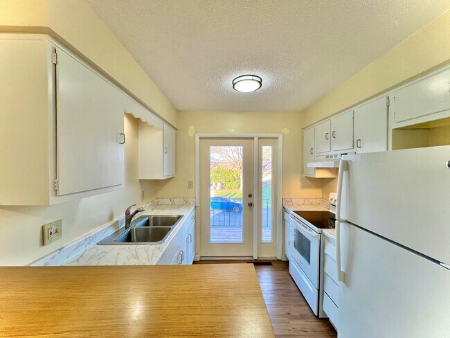 Cocina - 9315 Bluejacket St