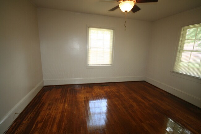 Building Photo - 1009 Golf St