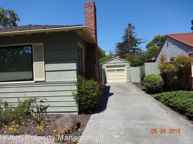 Building Photo - 2335 Santa Ana St