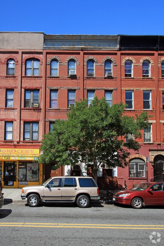 Primary Photo - 152 Patchen Ave