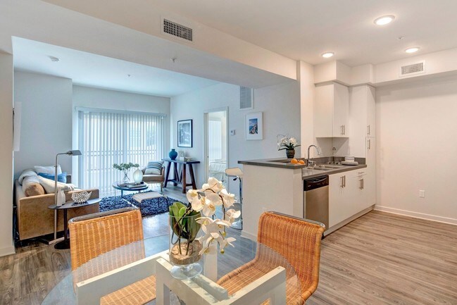 Foto del edificio - 5762 Morley St