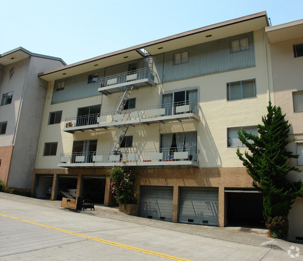 Building Photo - Forest Knolls