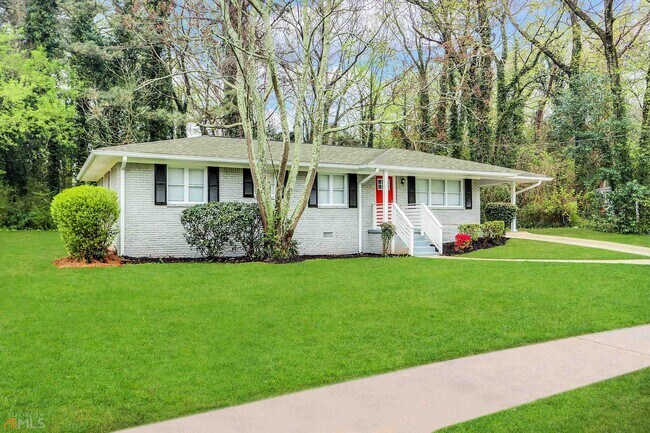 Building Photo - 2365 Shamrock Dr