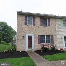 Building Photo - 11 Beacon Ct