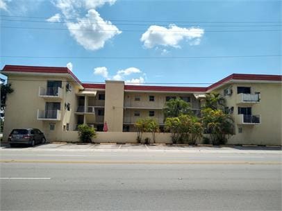 Building Photo - Turf Point Properties