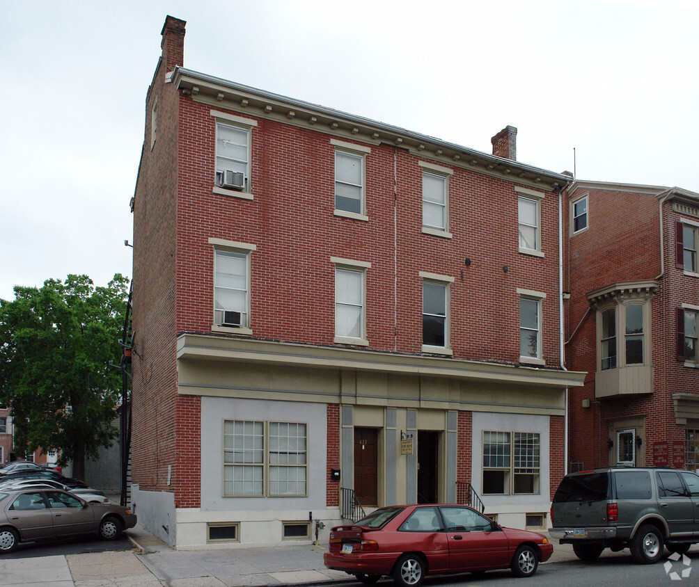 Primary Photo - 611 Dekalb St
