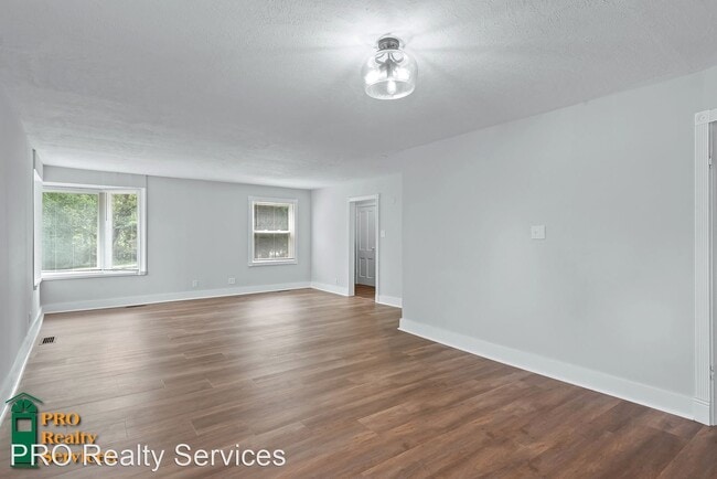 Building Photo - 4 br, 2 bath House - 5565 Eastview Ave
