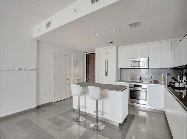 Foto del edificio - 88 SW 7th St