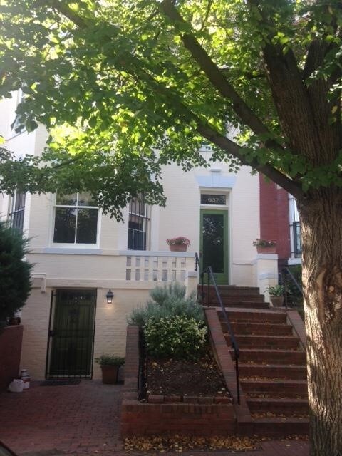 Primary Photo - 637 D St SE