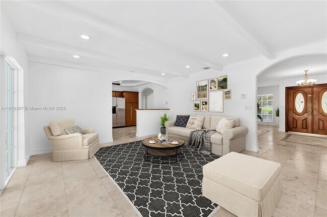 Foto del edificio - 14780 Old Cutler Rd