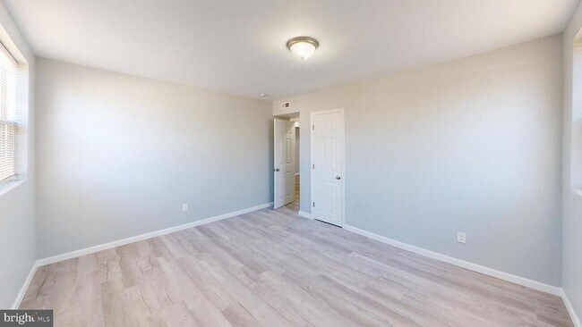 Foto del edificio - 910 Gateway Blvd