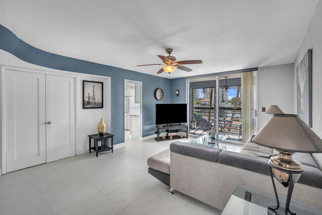 Foto del edificio - 100 Golden Isles Dr