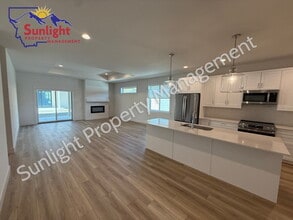 Building Photo - 4709 Ravenwood Dr