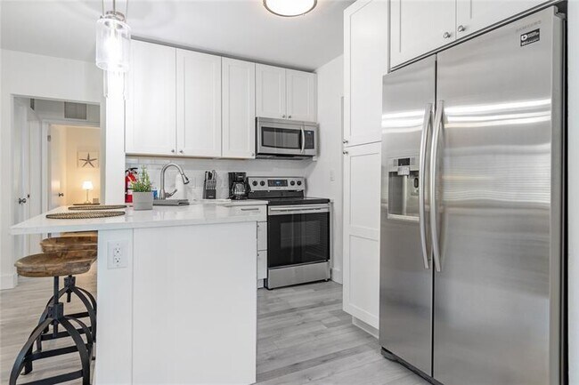 Foto del edificio - 822 NE 16th Ct