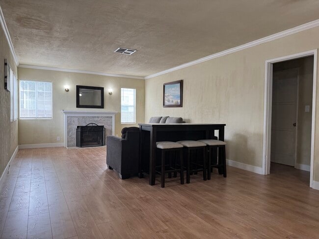 Building Photo - 11050 Keswick St