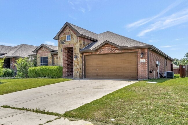 Foto del edificio - Ready for you to call this one home!