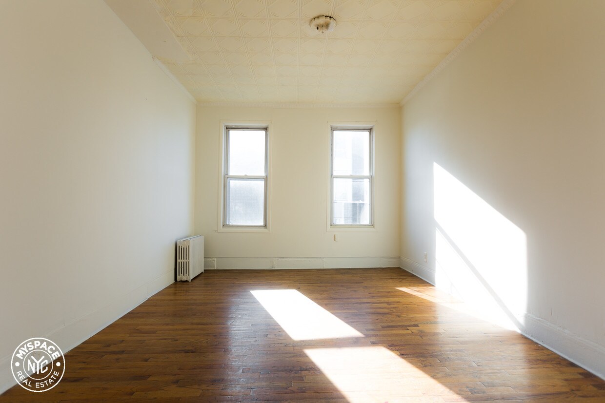 Primary Photo - 732 Lorimer St