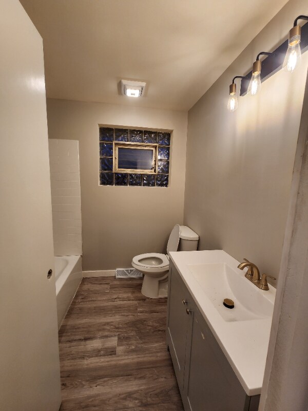 Building Photo - 1127 Hillview Dr